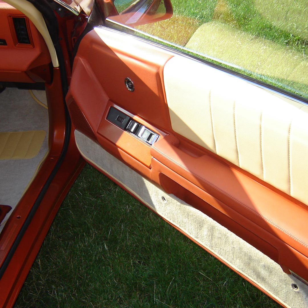 tapicerka bokow drzwiowych 